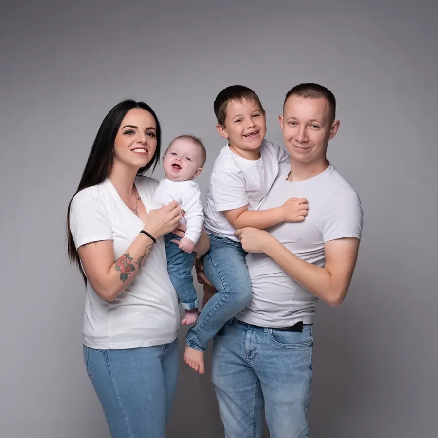 Séance photo famille moderne studio Voiron